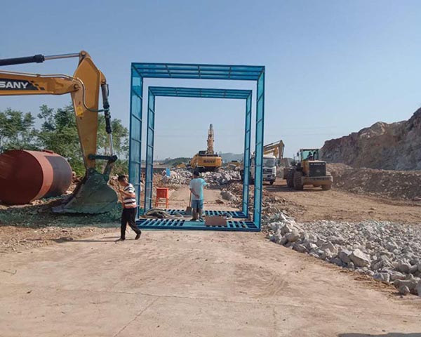 鶴壁礦場2/4/4.8米全封閉洗車機兩臺