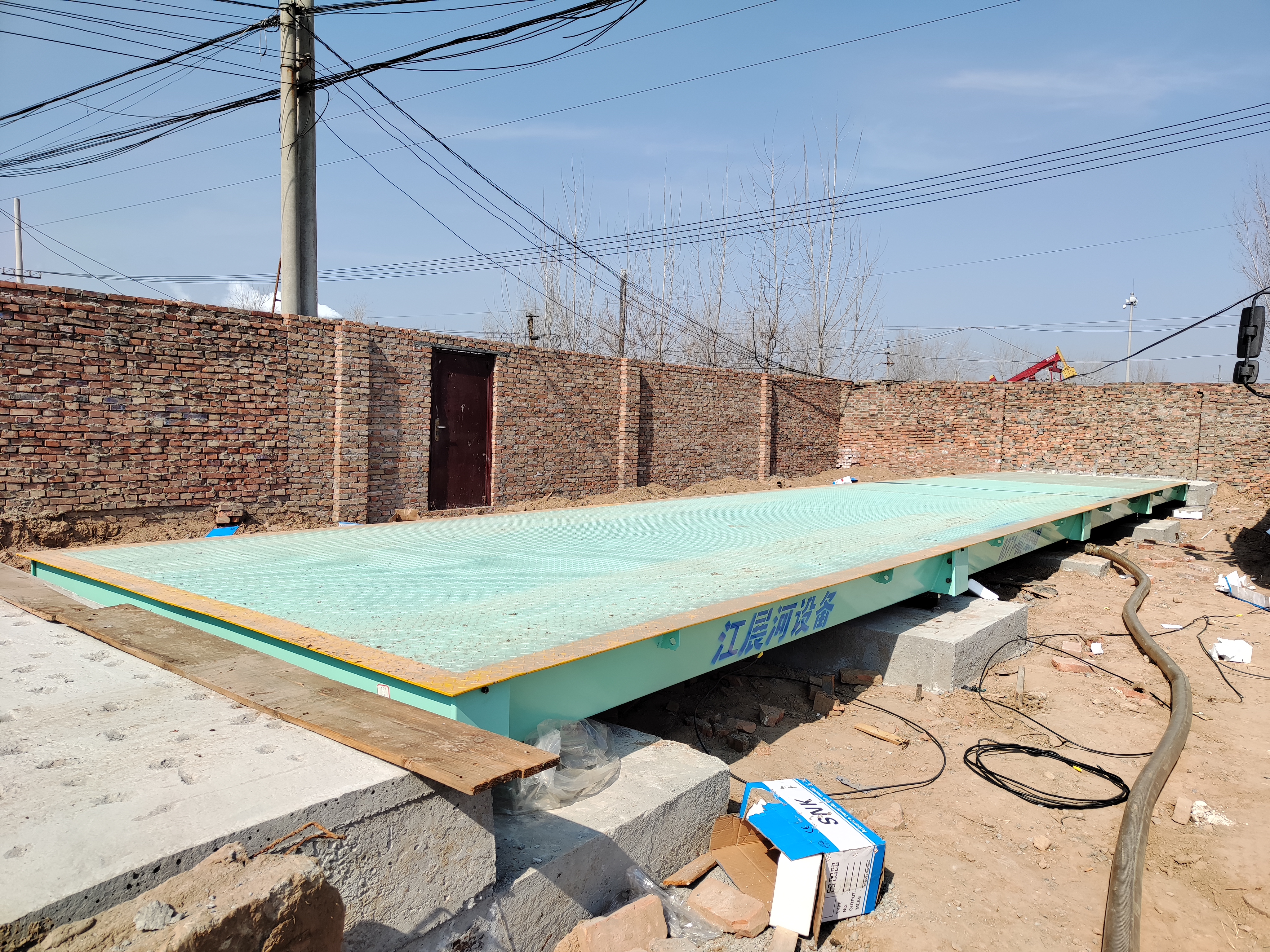 濮陽3/16米100噸電子汽車衡安裝調(diào)試完畢！